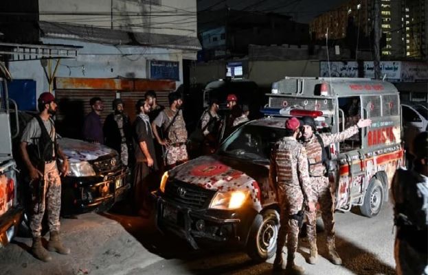 کراچی میں پاکستان رینجرز کے کیمپ پر دہشت گردوں کے حملے سے متعلق بی بی سی کی رپورٹ کئی بنیادی اور سنگین سوالات کو جنم دیتی ہے