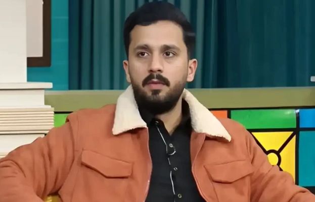 رجب بٹ کا لاریب ملک کو میسج، سوشل میڈیا پر نئی بحث چھڑ گئی